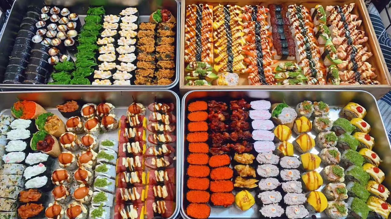 色彩缤纷的寿司盛宴，满足你的味蕾！🍣🌟