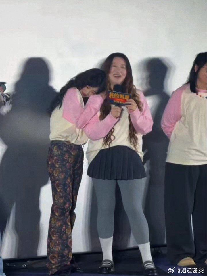 马思纯锤娜丽莎浪漫成这样了锤娜丽莎送了马思纯一颗星星 当别人还在送鲜花礼物时，锤