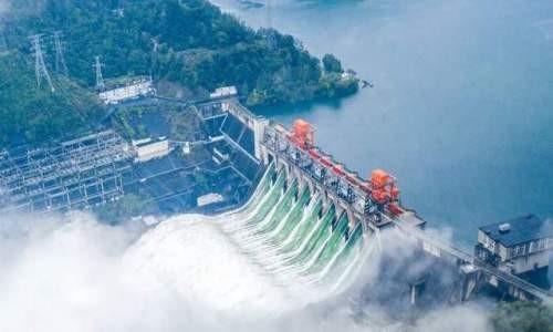 日本网友疯狂叫嚣！2006年5月20日，三峡大坝全线到顶，成为世界最大的混凝土重