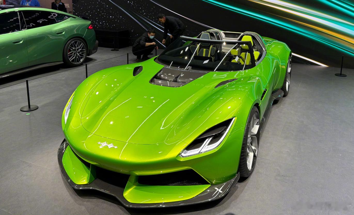 智驾数码团 这次北京车展我觉得最让人震撼的就是领克GT还有方程豹的跑车，两种车型