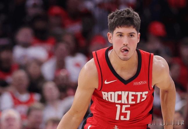 在本赛季的第17场比赛，谢泼德终于坐稳火箭的常规首发位置，且今天大胜爵士！
实事