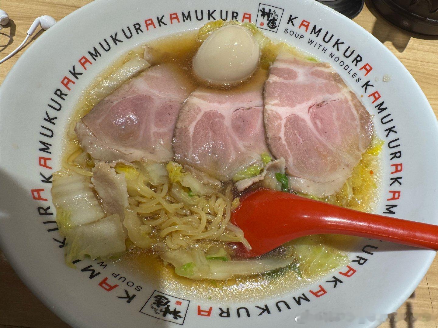 以为是旁边的人抖腿，结果就来了地震警报。。 