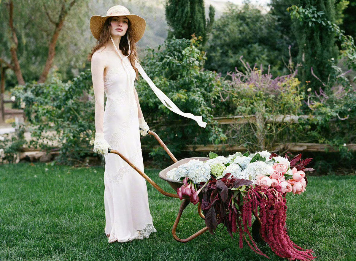 For Love & Lemons 2026夏季系列大片，暖阳铺满花园，亚麻蕾丝