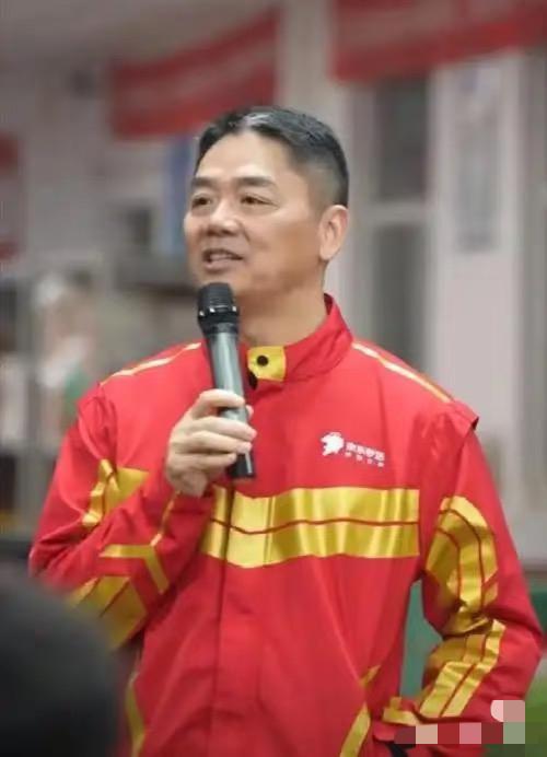 说实话，
我不羡慕刘强东身家几百亿，
也不羡慕他有年轻漂亮的老婆，我就羡慕他有父