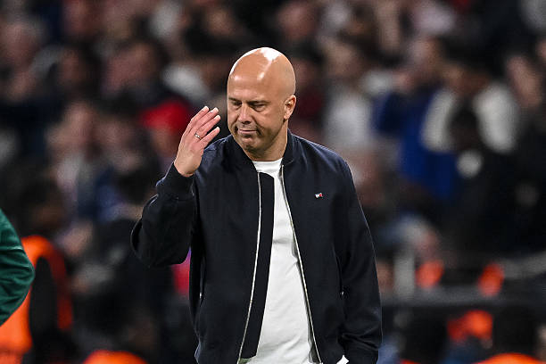 有人说想看斯洛特赛后发布会的微笑，其实他一直不是微笑，而是习惯谈笑风生，但经常得