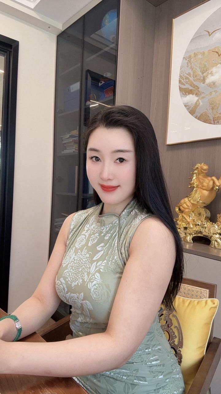 世间的情意啊～总显得有些朦胧～隐晦～ 黄昏～柳叶～也在不合时宜地枯萎～...