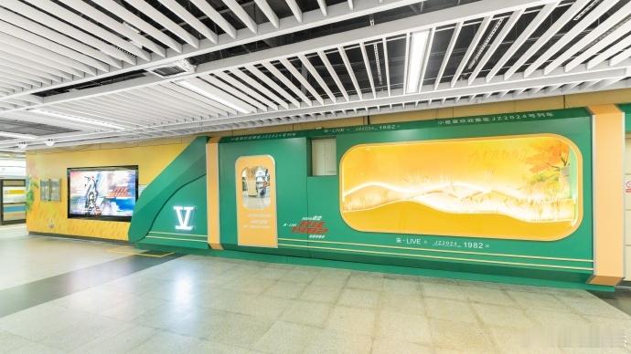 #张杰说深圳体育场见##张杰晒巡演列车照# 张杰的歌声将在深圳体育场响起，巡演列