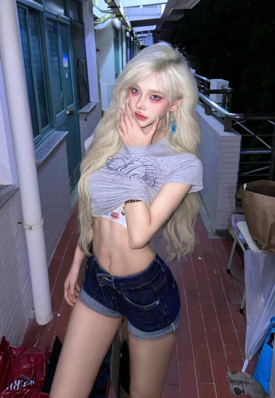 我翻了你朋友圈近照，你身材比想象中劲爆