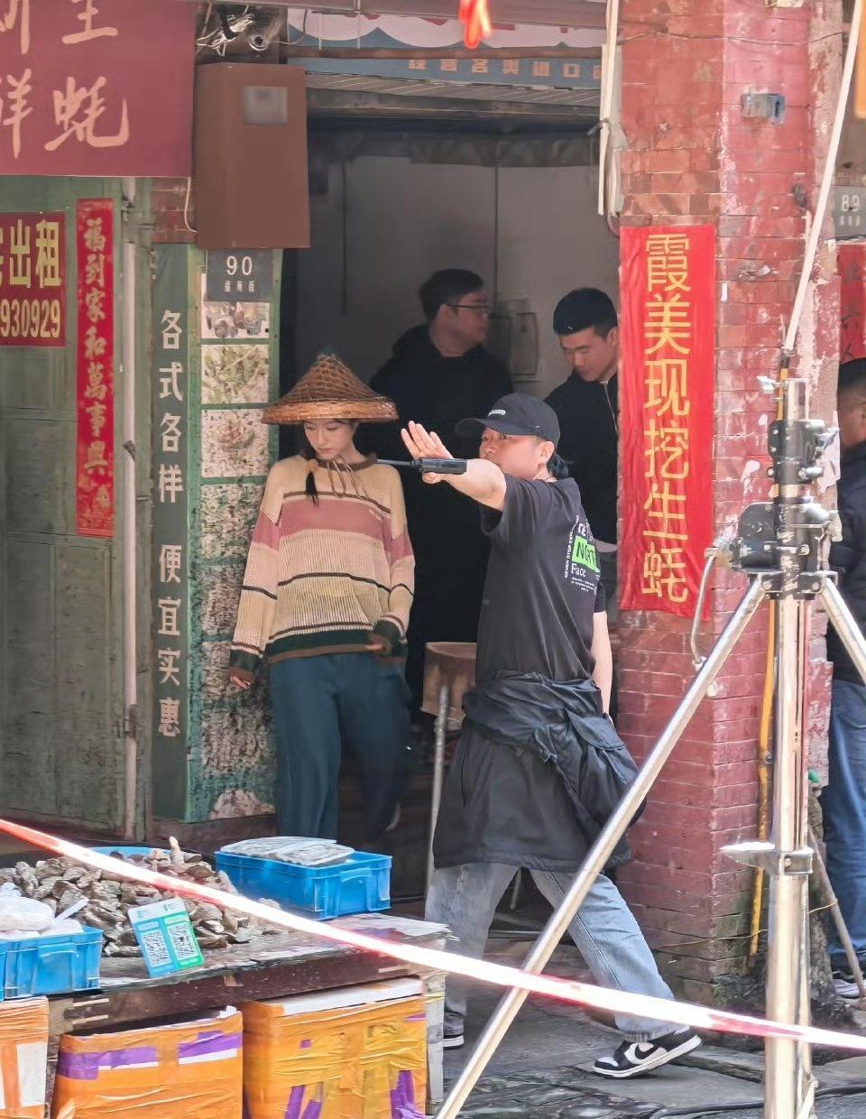 刘昊然 李兰迪 海岛舒服日志 路透氛围感 ​ 不愧是校园三部曲男女主[马思纯的微