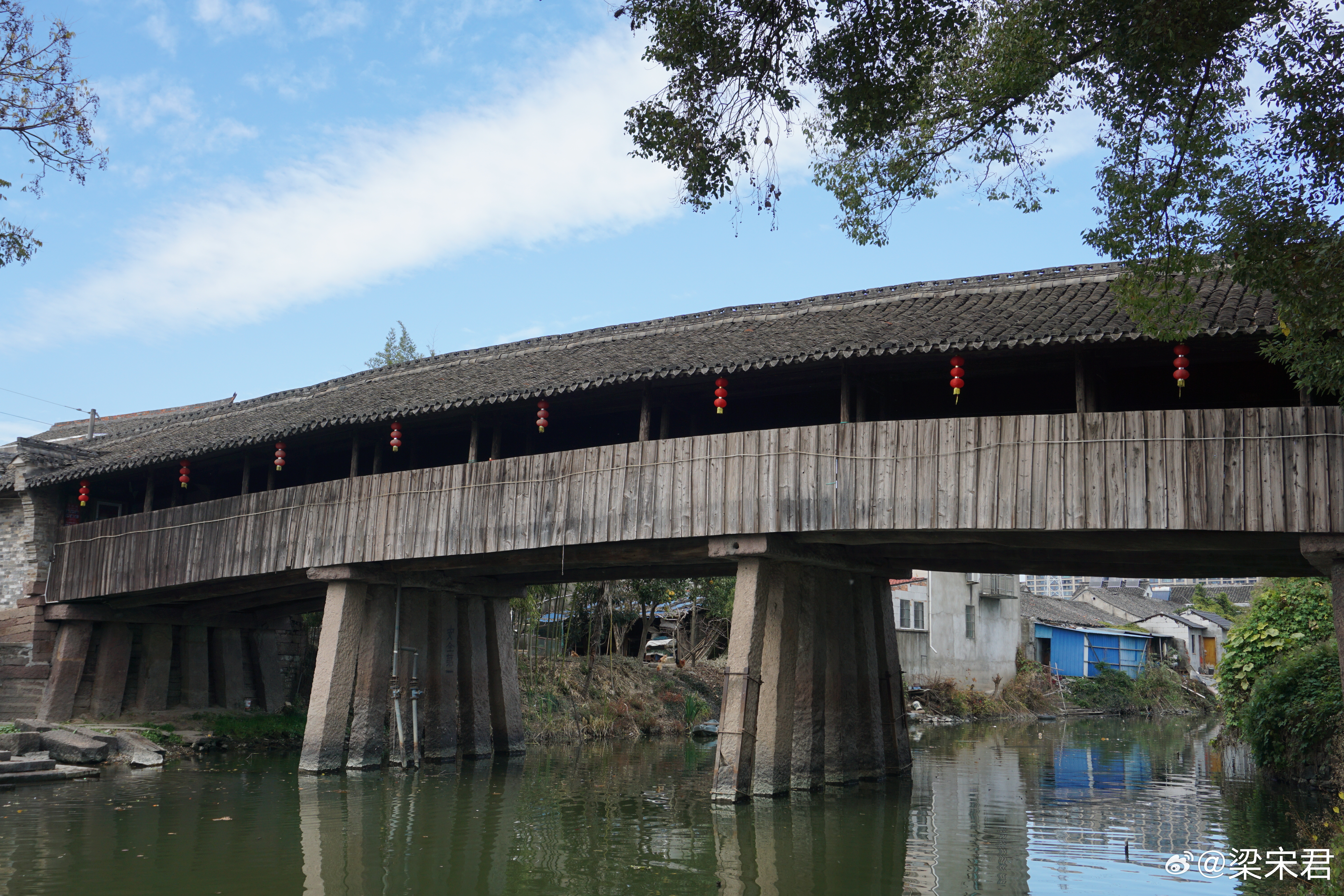 宁波奉化南渡广济桥始建于宋，元至元二十三年 （1286)重建，后多次重修，但桥墩