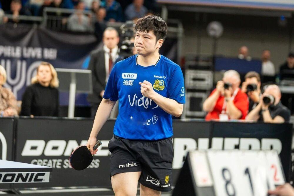 樊振东留洋生涯首冠 北京时间1月5日凌晨，乒乓球德国杯决赛在德国新乌尔姆举行，樊