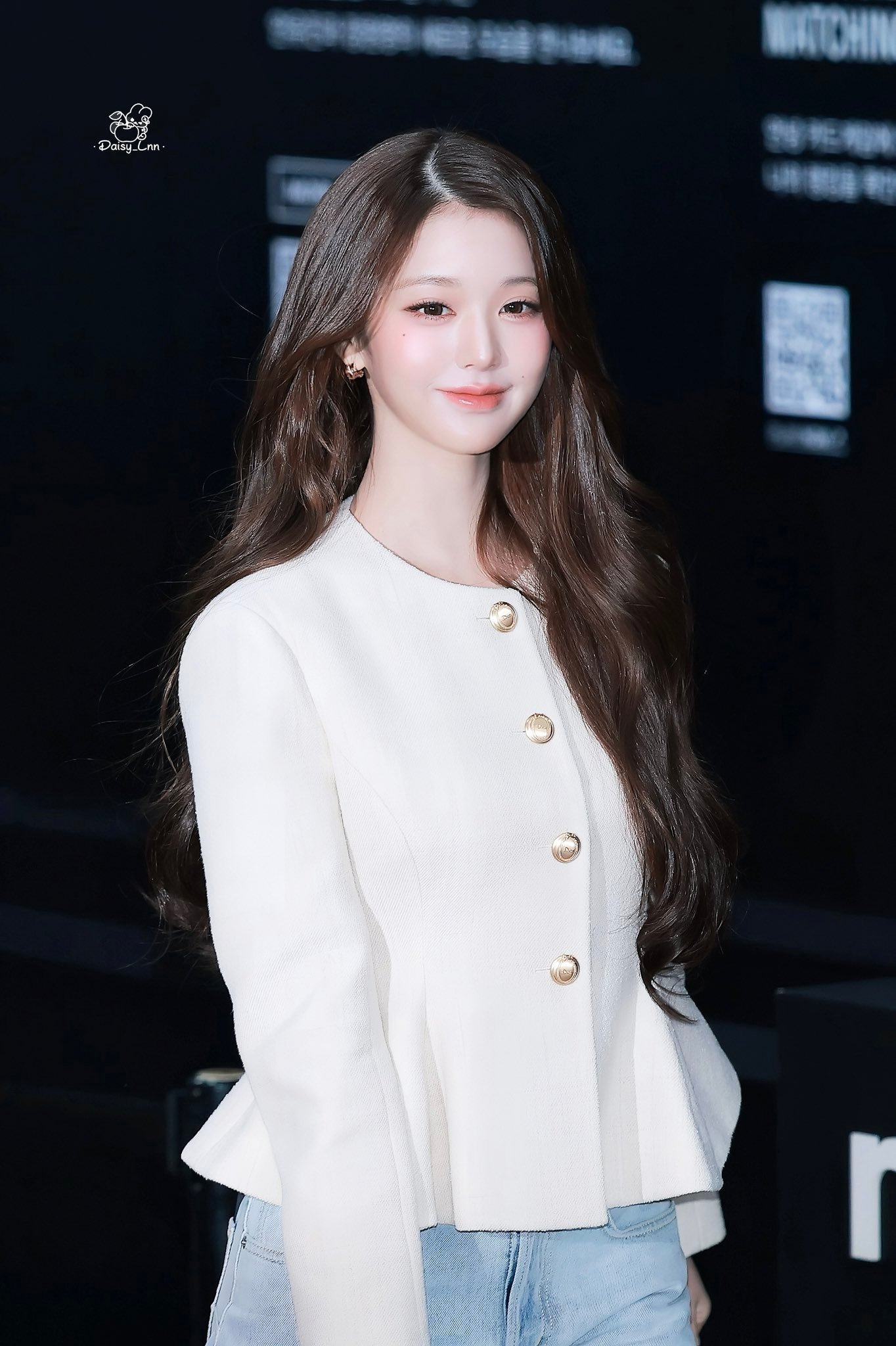 张元英被传接触Dior今天好漂亮，完全是公主🥹💋 ​​​