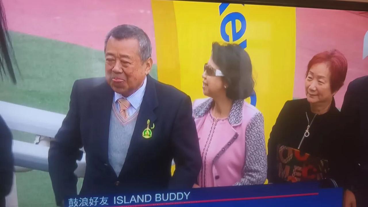 今天星期日香港赛马，老乡朋友鼓浪系赛驹“鼓浪好友”事隔新近再传捷报，捧走了“仁爱