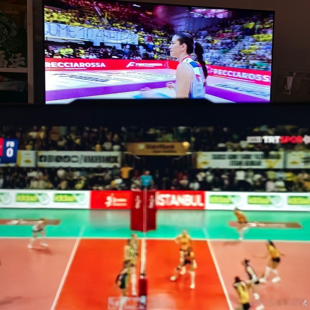 大风天挺适合窝家里看看比赛的，土超都打好几分了，意大利出场仪式还没结束呢… 