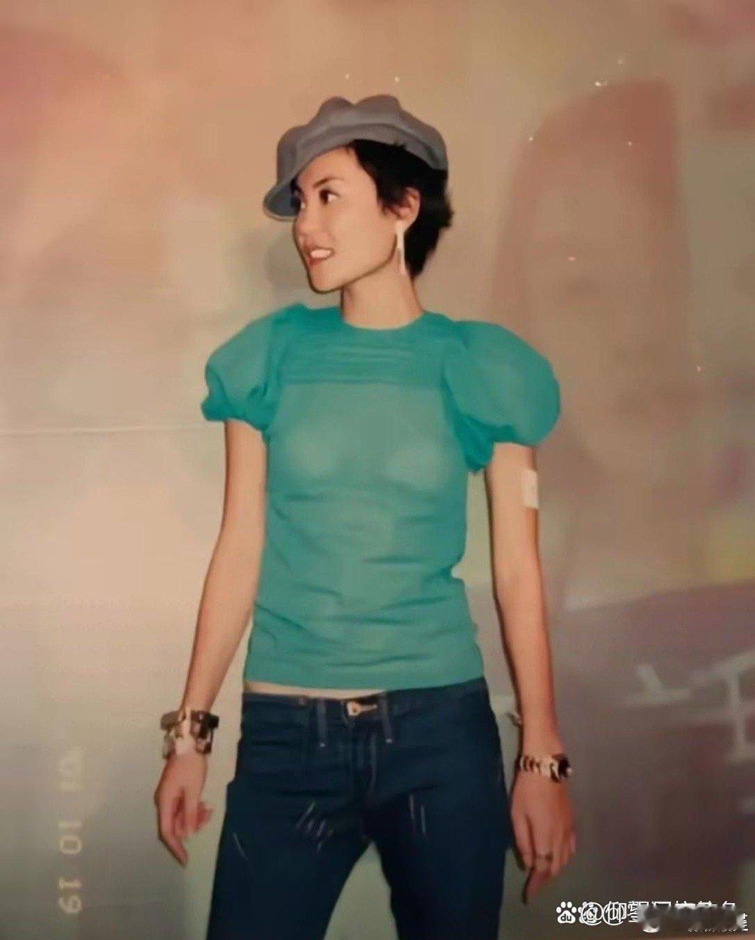 2001年的王菲造型放在当年看很有时代感，现在回头再看，反而多了几分复古怀旧的味