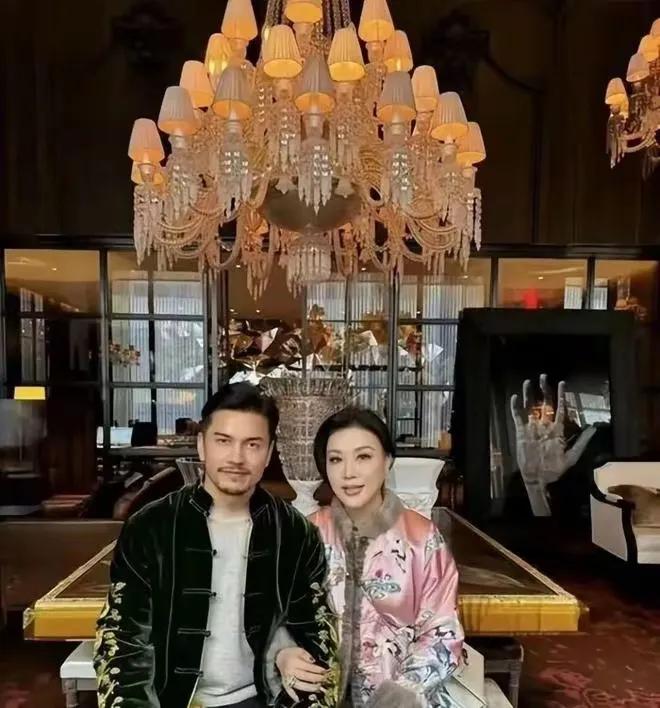 吕良伟这辈子太值了。事业爱情都是大丰收。三任老婆都是美貌与智慧并存的顶级女人，分