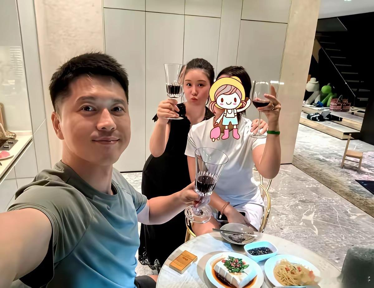 我天，一根烟，就能看出一个家好不好。很多人盯着李小萌家那三个菜，说太寒酸了，不大