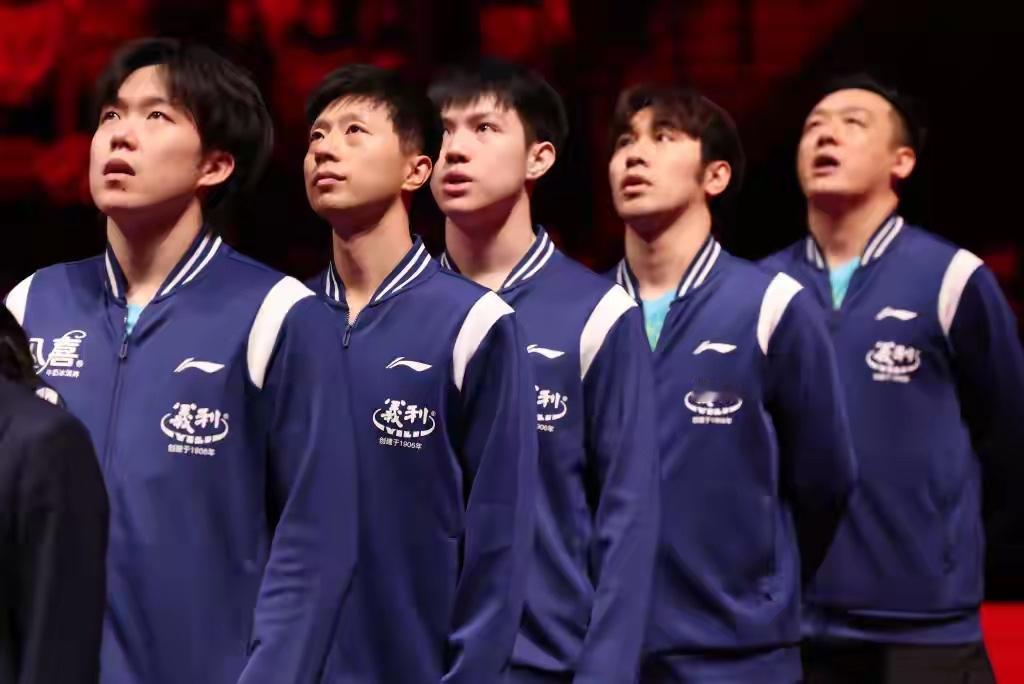 37岁马龙扔拍怒吼！全运会男团决赛炸裂一幕，北京队32年夺冠梦圆！

“马龙真的