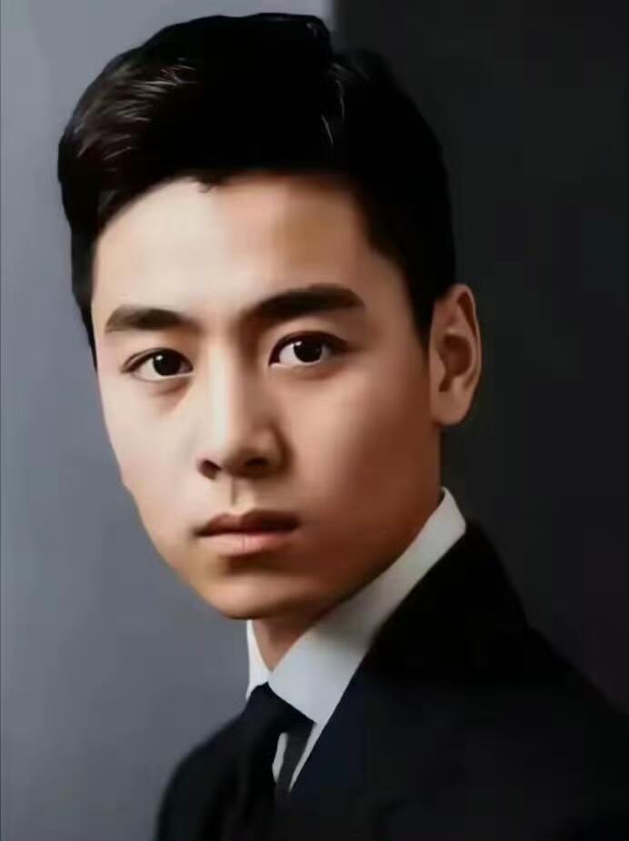 年轻时的周总理年轻时的周总理 英俊潇洒 帅气十足永远怀念 世代敬仰！ 