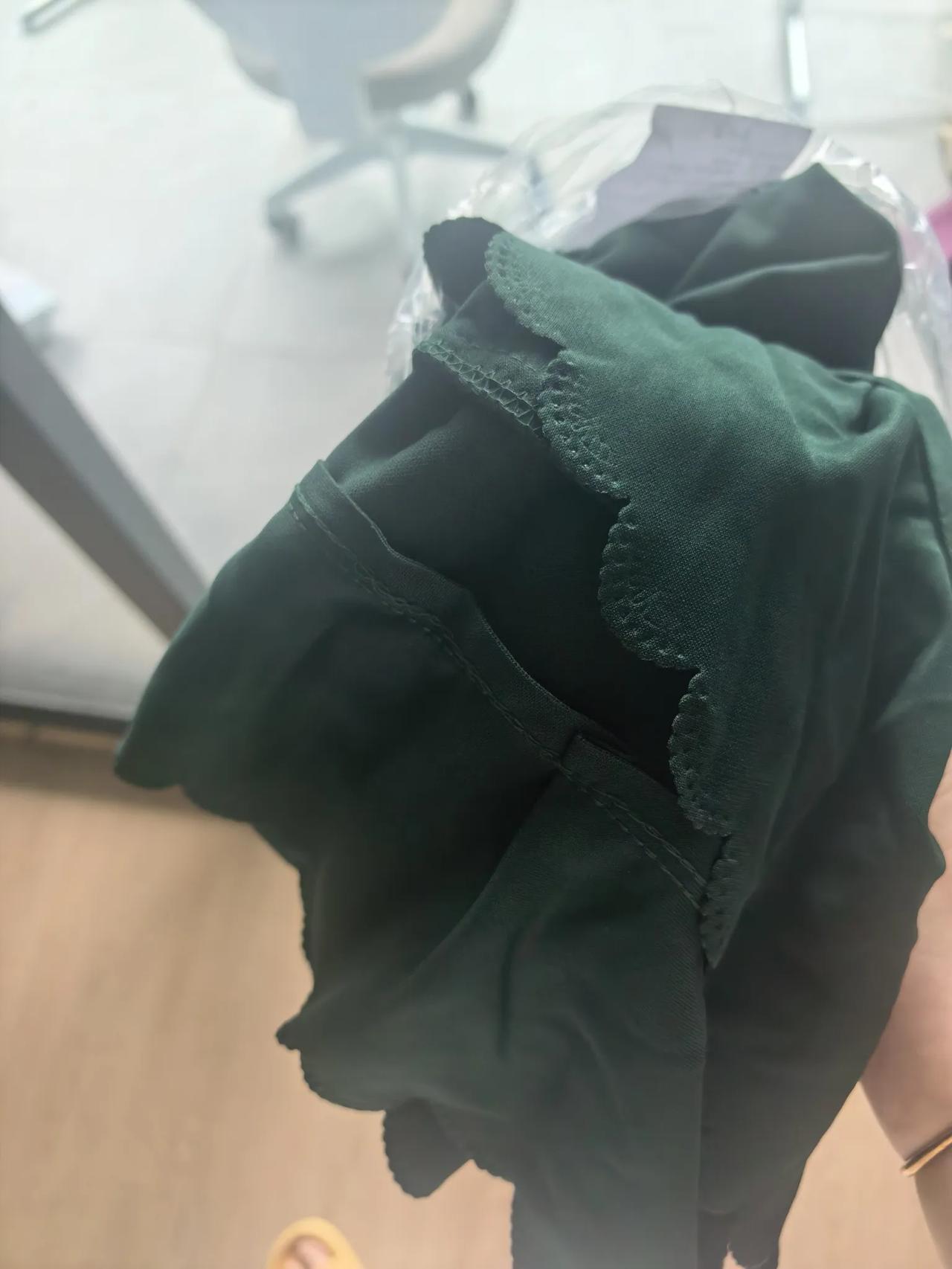 入学后第一个坑，千防万防还是跳了。
事情是这样的，入学典礼结束第二天，老师把学生
