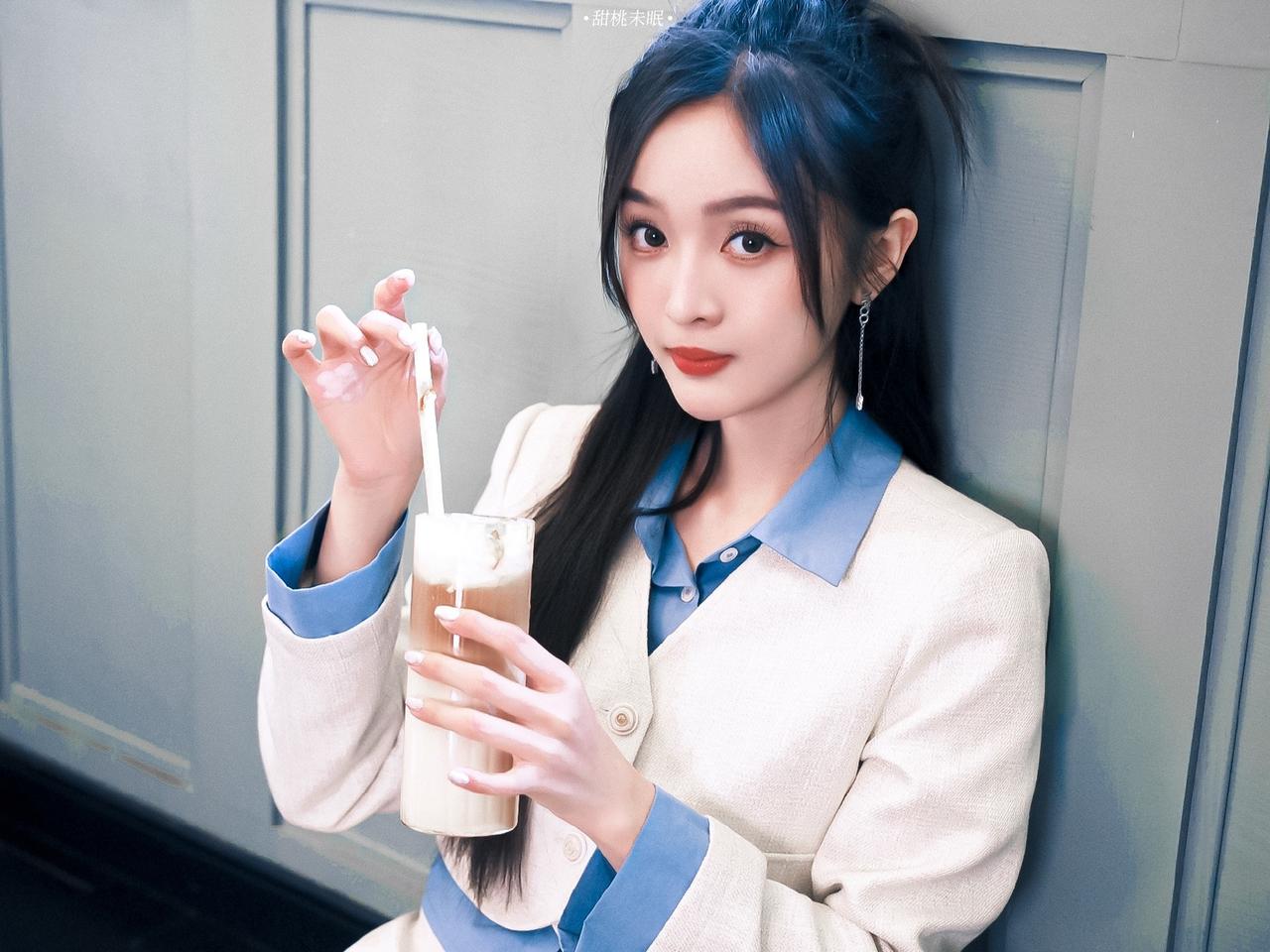 一天喝八杯奶茶，身材还能保持的那么好，不愧是火箭少女里长得最漂亮的那一个！女生都