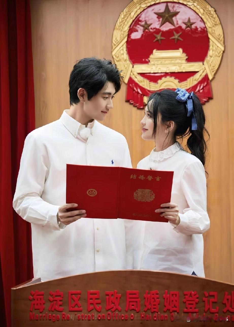 “她是他的仙女老婆
他是她的玉面人夫”
金莎孙丞潇官宣领证了[作揖]
这对是终于