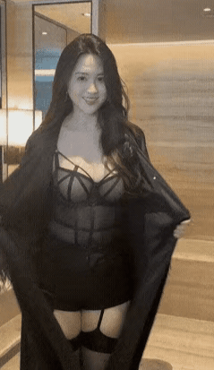 1 谁懂啊！“穿衣显瘦，脱衣有肉”的身材，真的美得好戳人。
2 笑不活了！但凡他