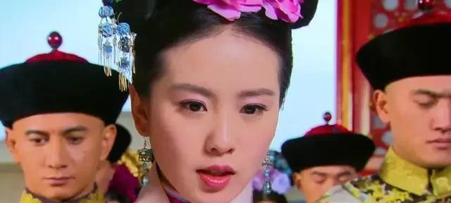 她拒婚那天，没想着活。
不是为爱殉情，是拿命赌一个没人敢给的未来。
康熙一句话，