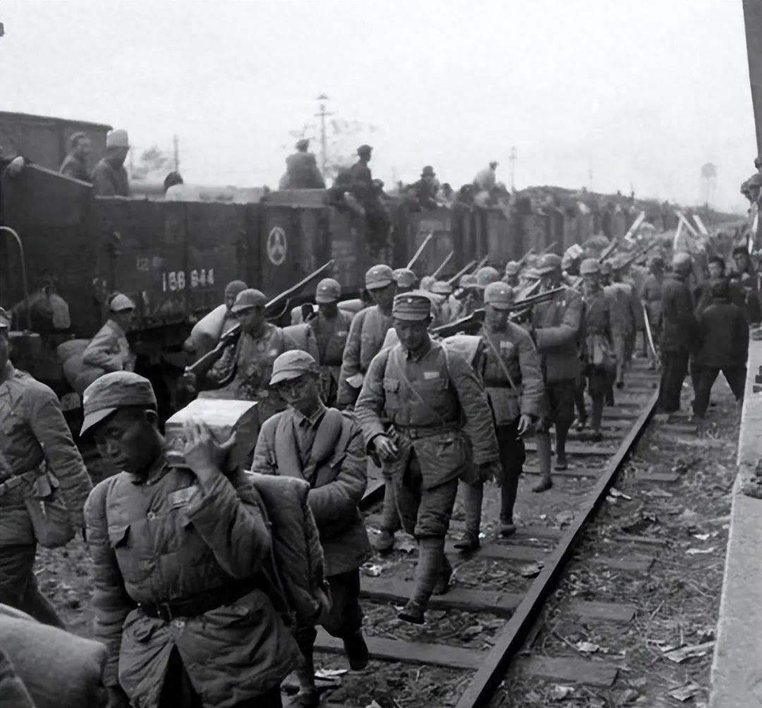 今天是粟裕逝世42周年，
3万对阵12万精锐，他打出苏中七战七捷！
没上过正规军