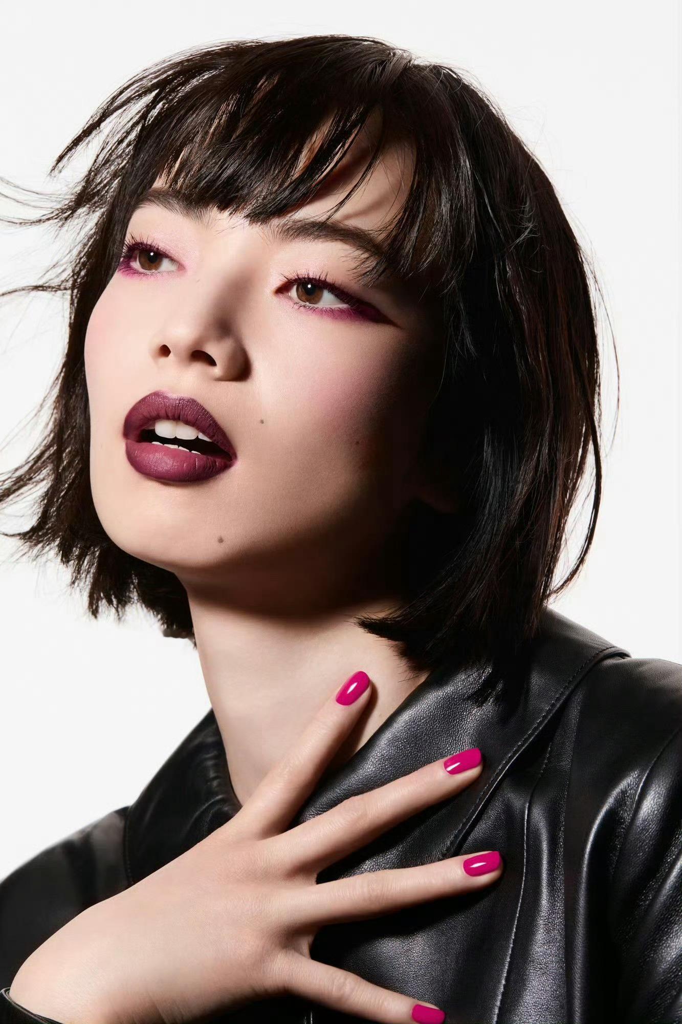 香奈儿美妆全球大使小松菜奈，以独有的叙事感面容演绎2026“Rouge Noir