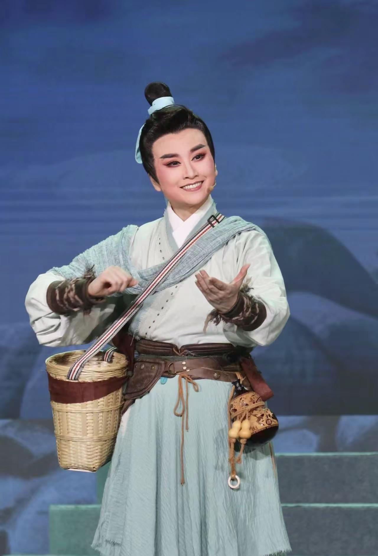 张张都是大片！舞台画面太震撼👏 光影加持，每一张都美得无可挑剔👍《沧海仁医》