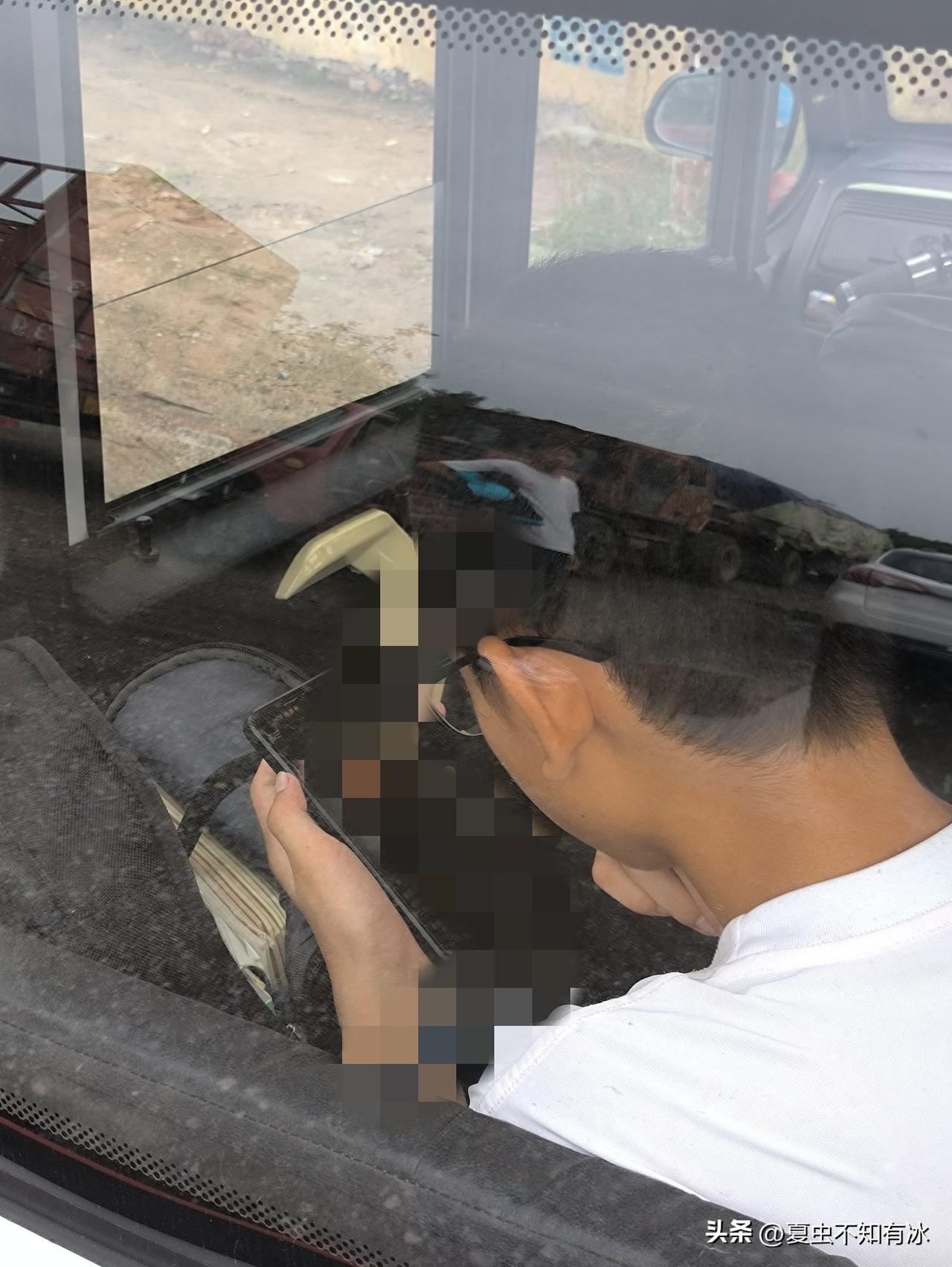 人不具备超越自我的能力！
换言之，“人自我管控的能力近乎为零”！
不少人烟瘾极大
