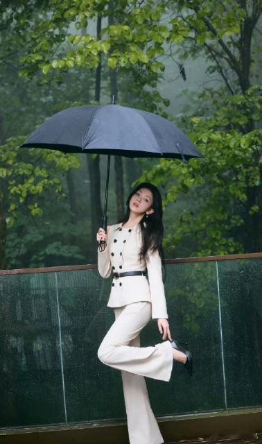 陈瑶不愧是天选古人水龙吟陈瑶的古装造型仿佛天生为古代人物定制，每一个细节都无可挑