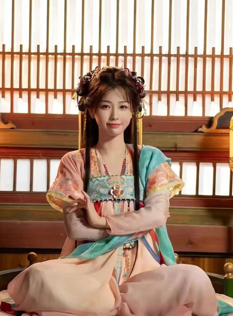 狂接虞书欣送的祝福虞书欣给王一栩拍大头贴虞书欣获奖感言：祝大家日进斗金、海吃不胖