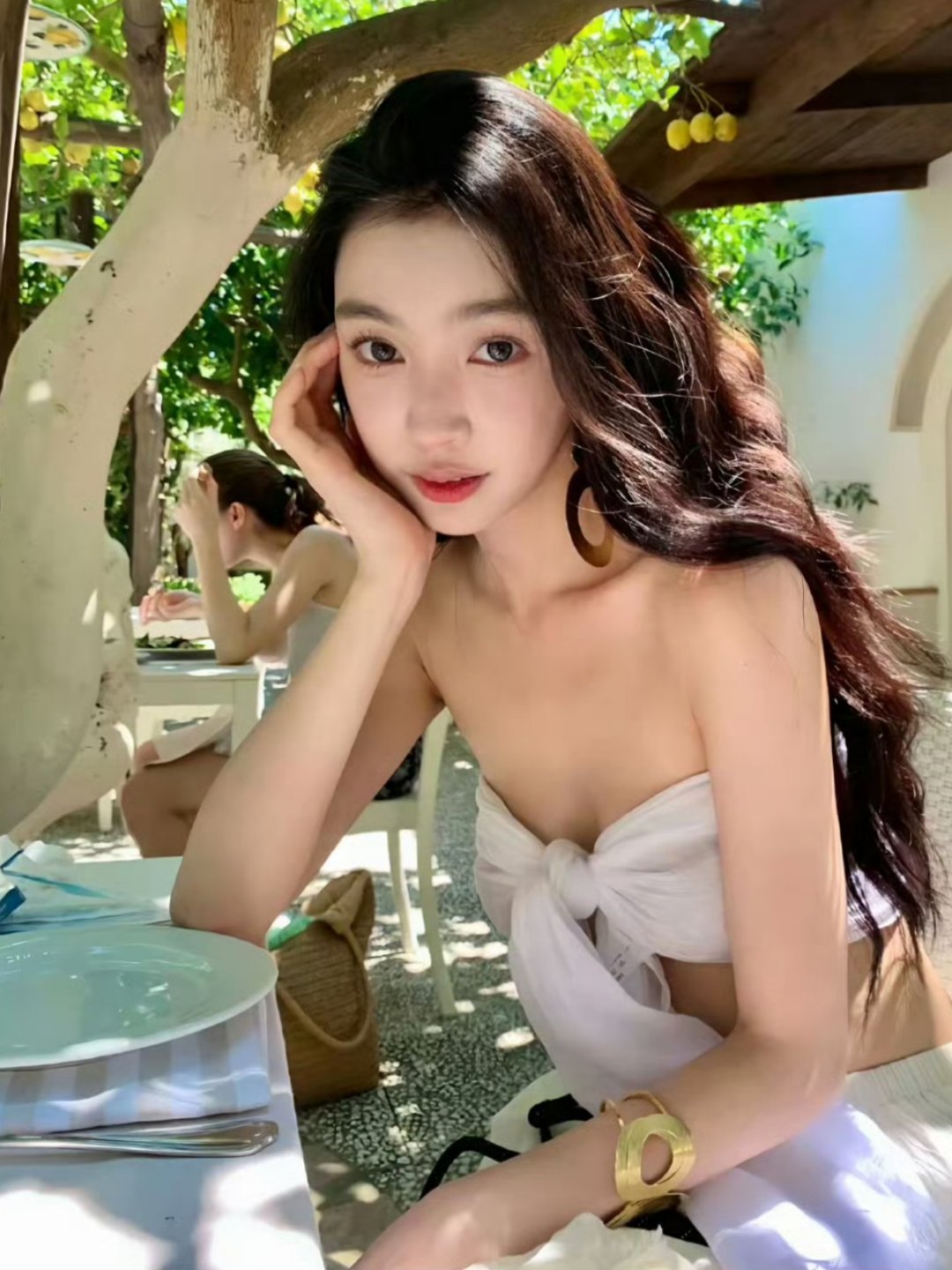 易梦玲称将捐出全部直播收入 女神易梦玲姐姐称在直播中不再关闭打赏功能，并承诺将全