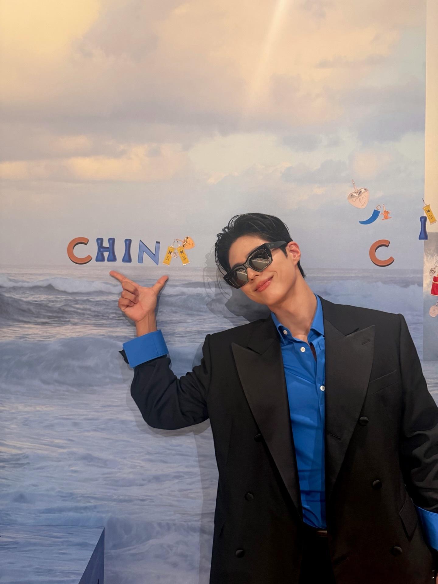 最适合克莱因蓝的男人💙朴宝剑