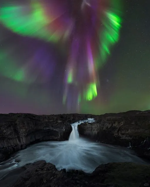 美图欣赏——冰岛高原上的奇幻舞蹈