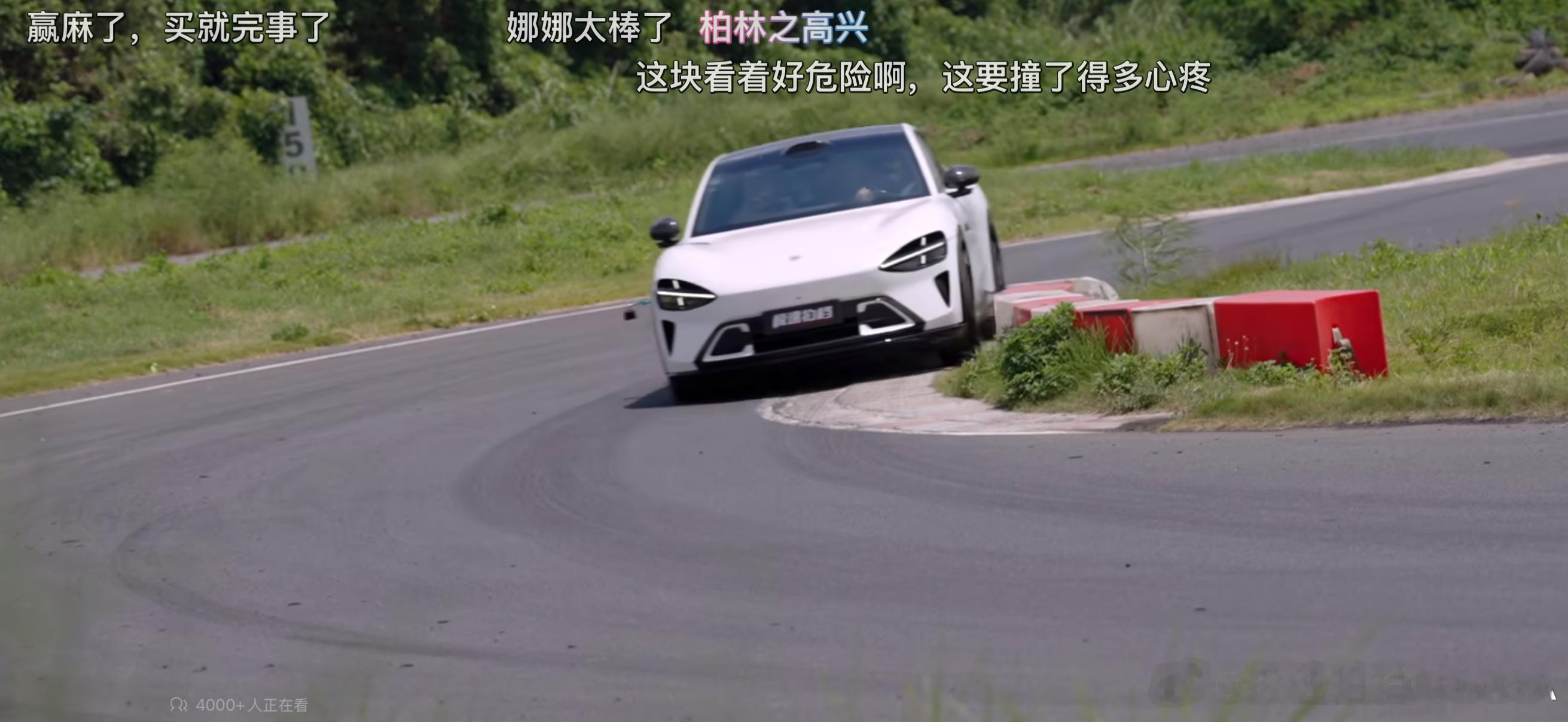 当时跑赛道的时候还不觉得会这么近原来在外面看是这样的啊？ ​​​