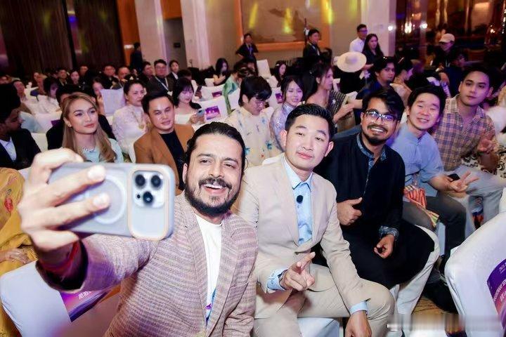 首届南亚东南亚网红创作者大会外眼看云南首届南亚东南亚网红创作者大会拉开帷幕，11