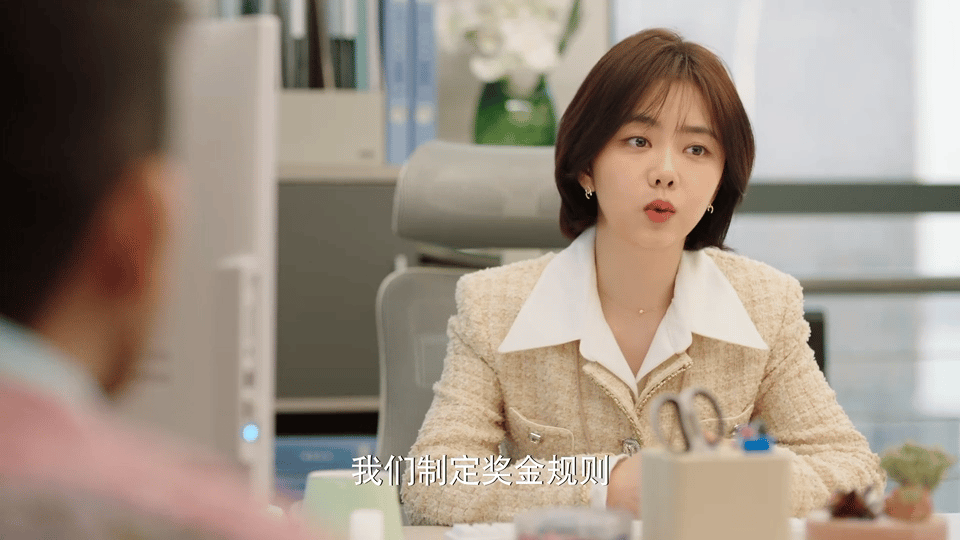 #淳贵人紫色睡裤还挂在傅恒腿上# 紫色睡裤成了韩廷的新宠，看来纪星的时尚品味已经