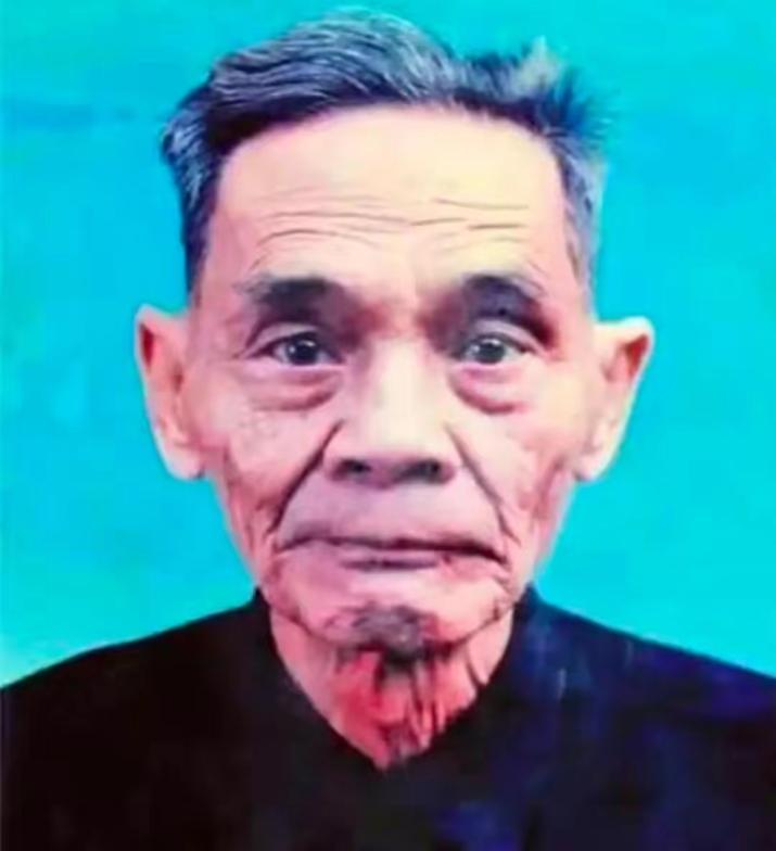 1988年，潜伏于台湾42年的中共地下工作者，以伪造身份返回内地。回到家，他才发