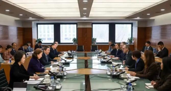 中国和美企谈妥了

3月23日，李成钢国际贸易谈判代表兼副部长会见了美国拉夫劳伦