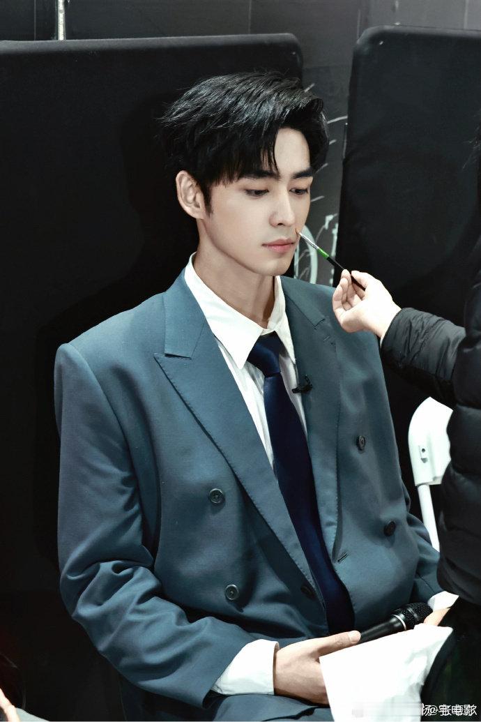 人生镜头和张凌赫菀菀类卿了2026 开年的快乐源泉！两位帅哥的合照，我已经存成壁