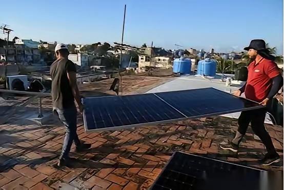 中国玻璃板照亮古巴黑暗
 万万没想到，把古巴从每天停电二十小时的绝境里拉出来的，