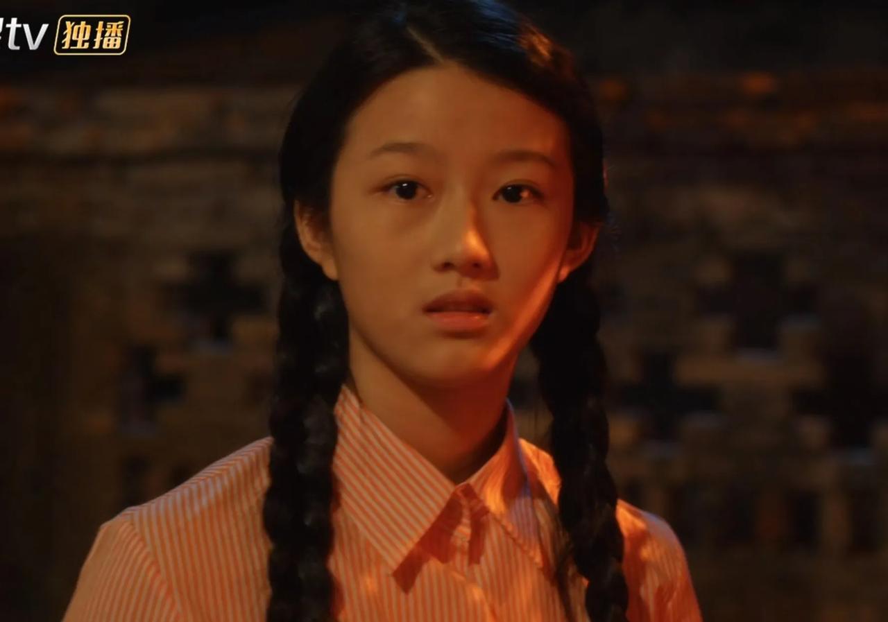 电视剧《小巷人家》第21、22集。关晓彤、王安宇分别接演庄晓婷、林栋哲一角。
庄