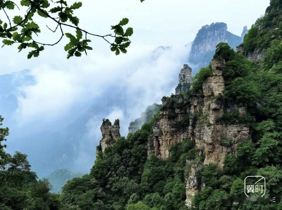 白石山景区这两天免门票！白石山景区将于8月19日至20日推出惠民活动，面向全国游