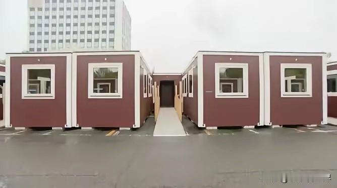 日本真是绝了，亚运会给运动员安排的住宿标准，居然是集中箱房，进入到房间中，运动员