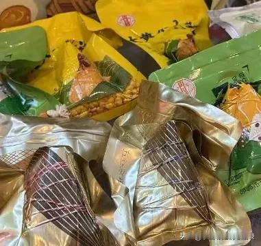 端午节快到了
单位发了
50鸡蛋
10个粽子
不是纯福利
交了350元工会会费