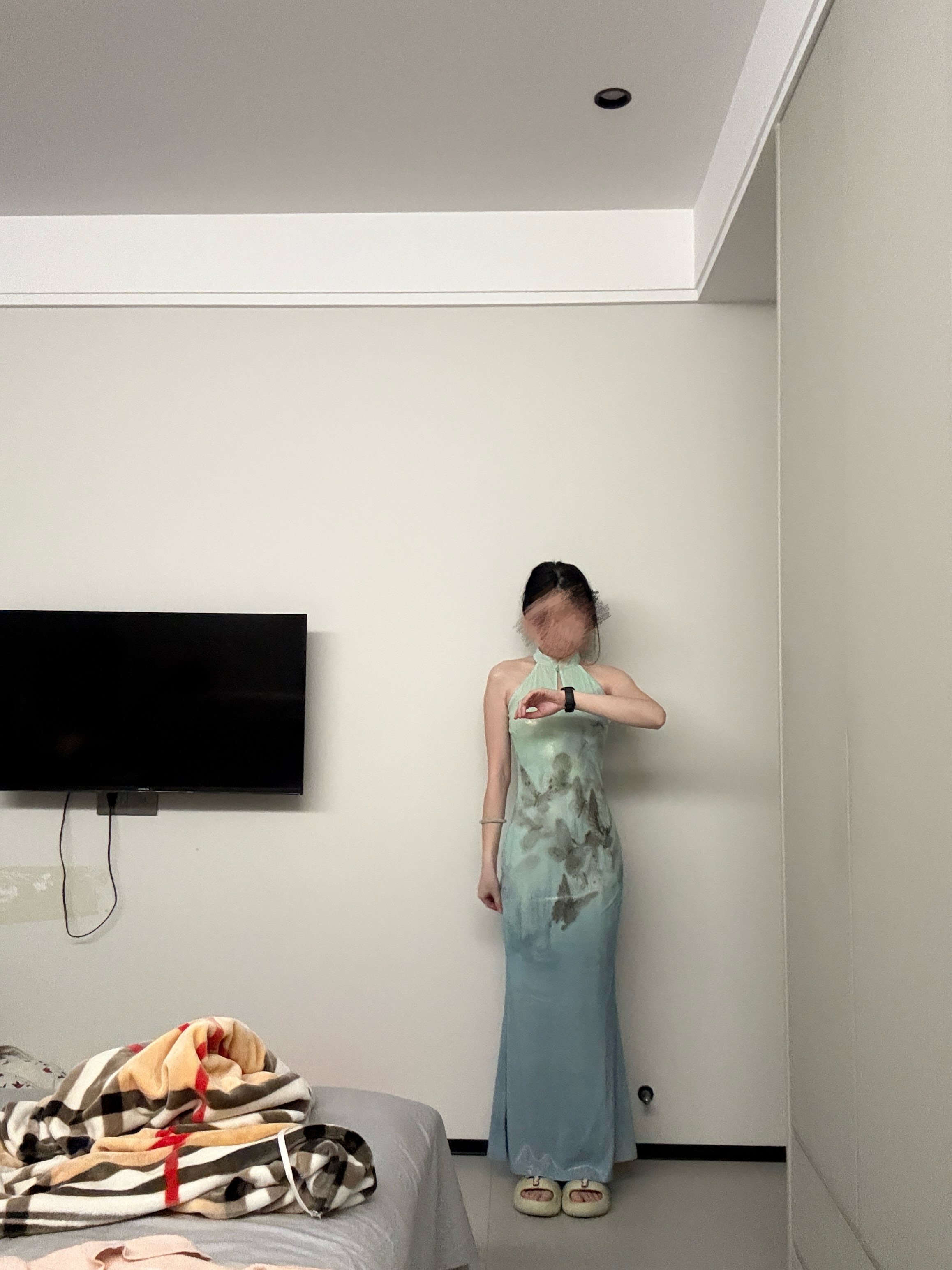 要出门玩买了几套衣服 结果一套都没留……第一套高领不适合我 会显得没脖子……第二