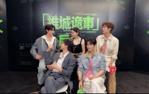丁程鑫给刘宇宁捶背丁程鑫给刘宇宁按摩开始推理吧 网友调侃两人互动颇有趣味氛围，看